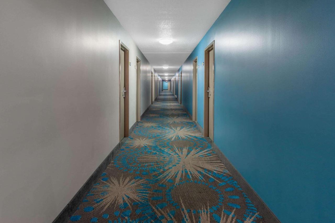 Days By Wyndham Cedar Point Hotel